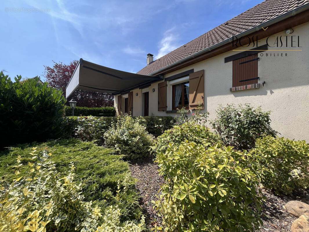 Maison à MORANCEZ