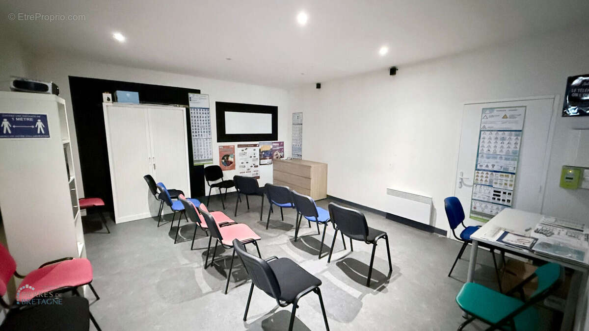 Local commercial  - 51,17 m2 - Centre-ville de Guilers - photo 2