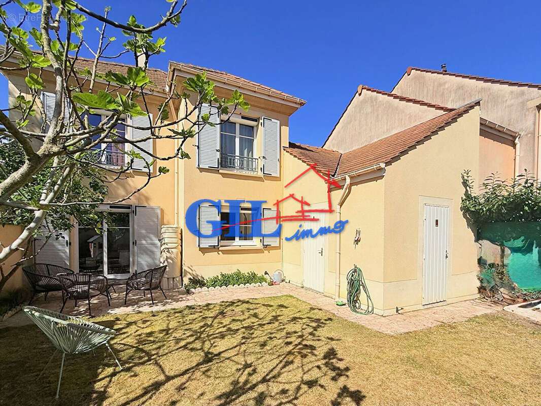 Maison à SAVIGNY-LE-TEMPLE