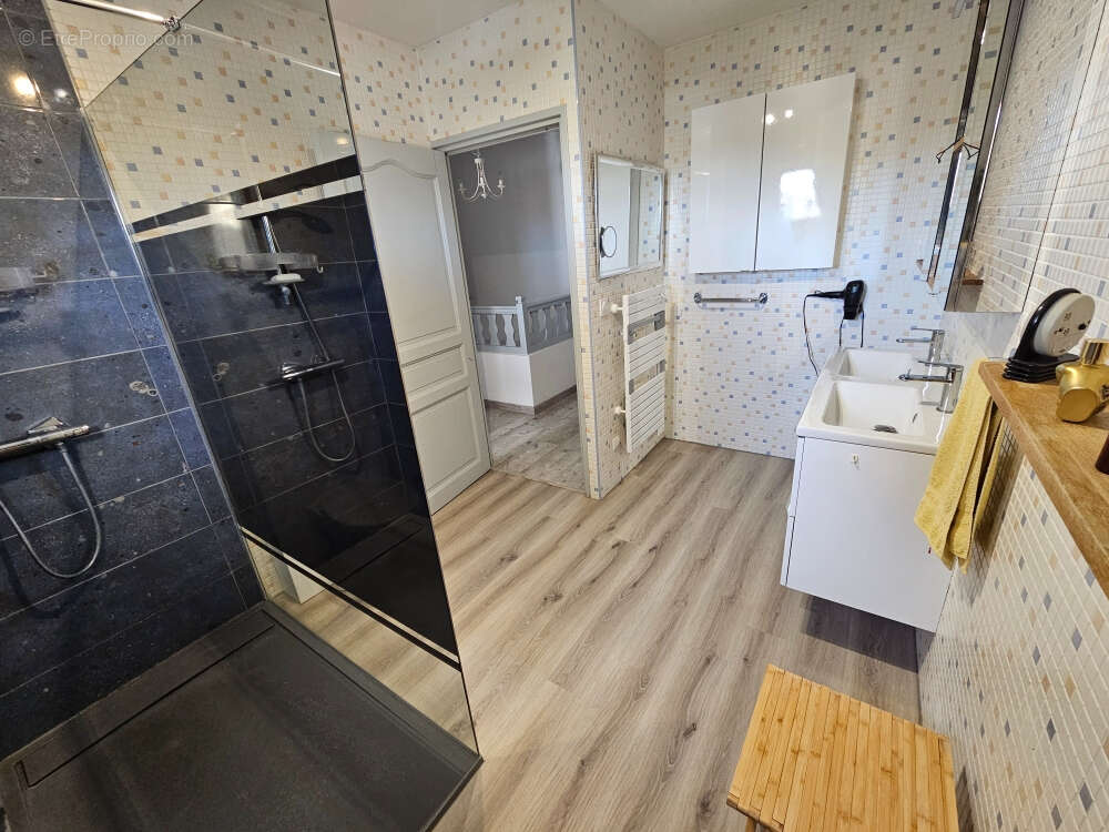 Maison à SAINT-LAURENT-DE-LA-SALANQUE