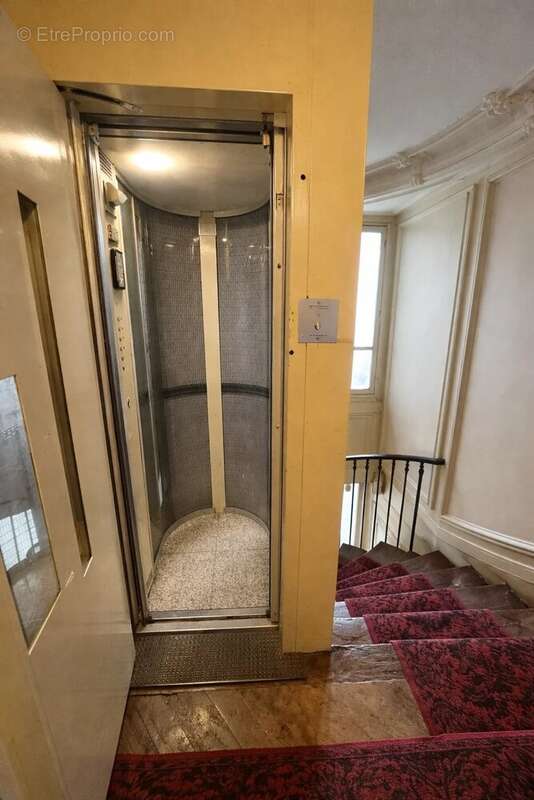 Appartement à PARIS-8E