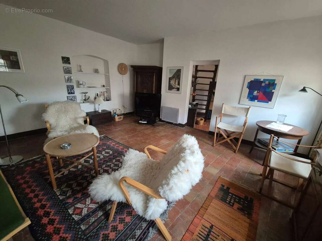 Appartement à COTIGNAC