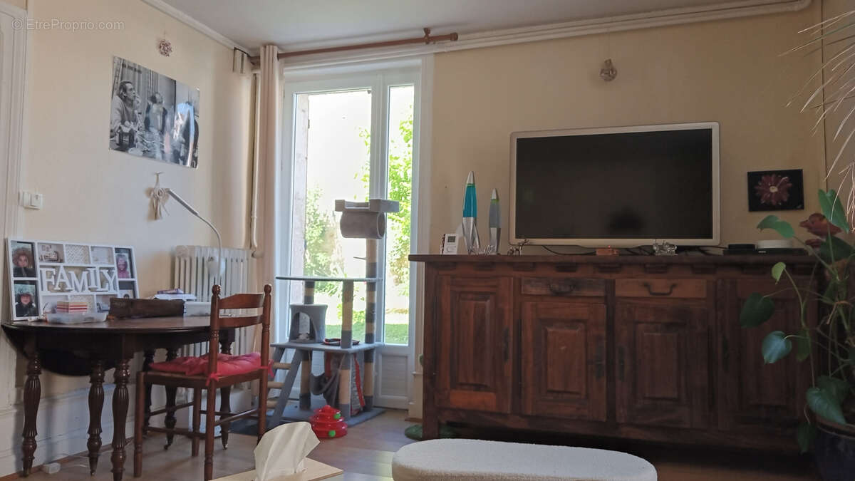 Maison à SAINT-PARDOUX-LA-RIVIERE