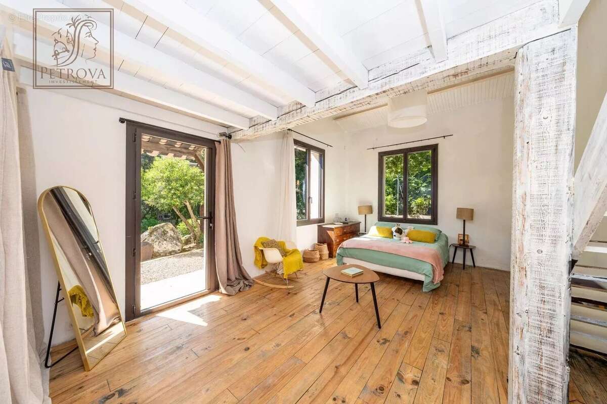 Maison à TOURRETTES-SUR-LOUP