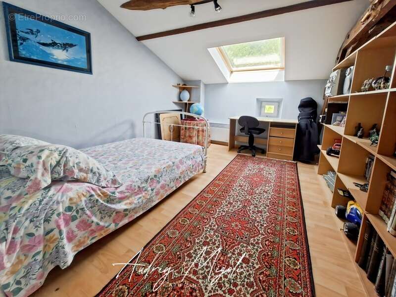 Propriété en pierre 8 pièces, 5 chambres, dépendances, piscine, terrain 7800m² - photo 17