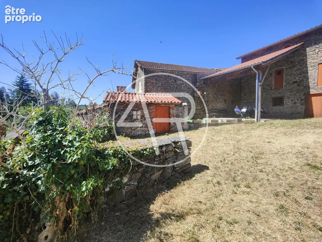 Maison en pierre avec grange et terrain attenant - photo 2