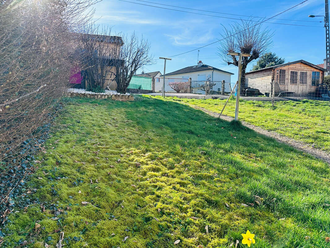 Maison à LAFEUILLADE-EN-VEZIE