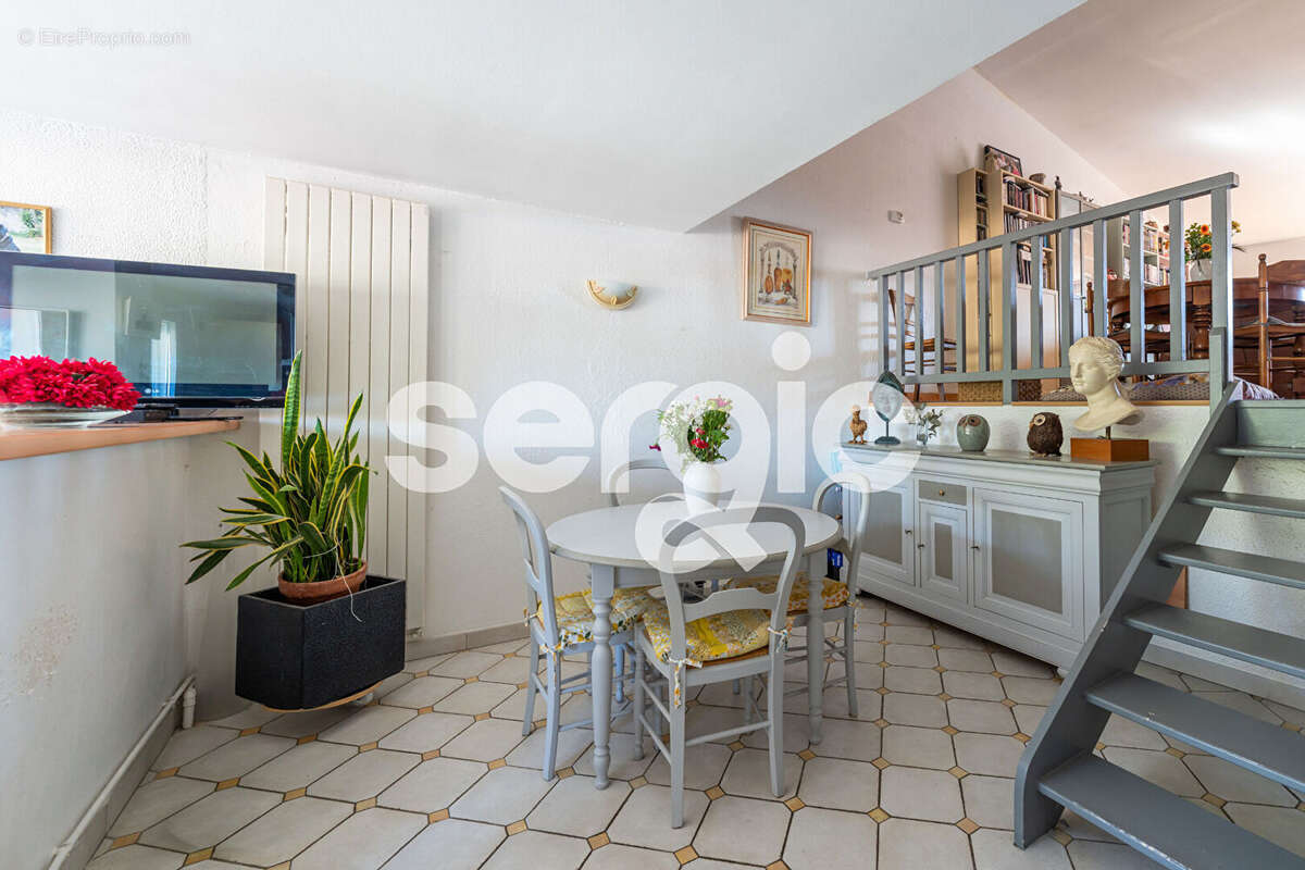 VIAGER OCCUPÉ - F4 en duplex Vieux Torcy - Dame de 75 ans - photo 4