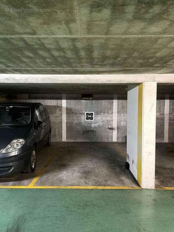 Parking à PARIS-14E