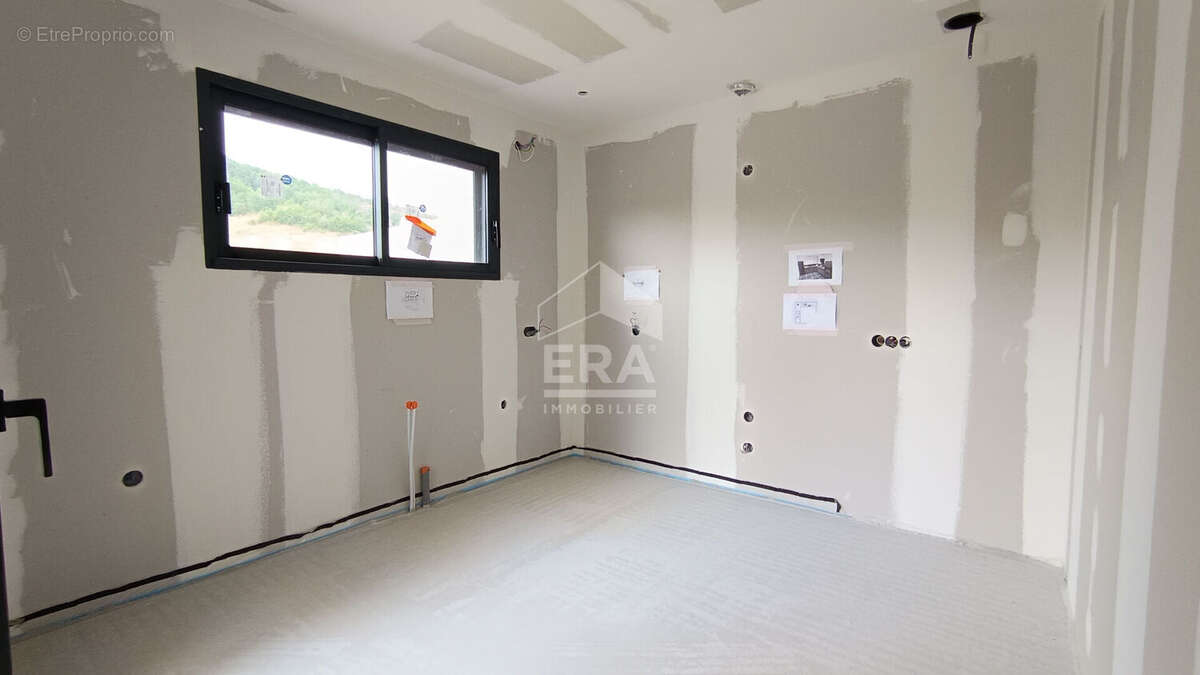 Maison à BRIVES-CHARENSAC