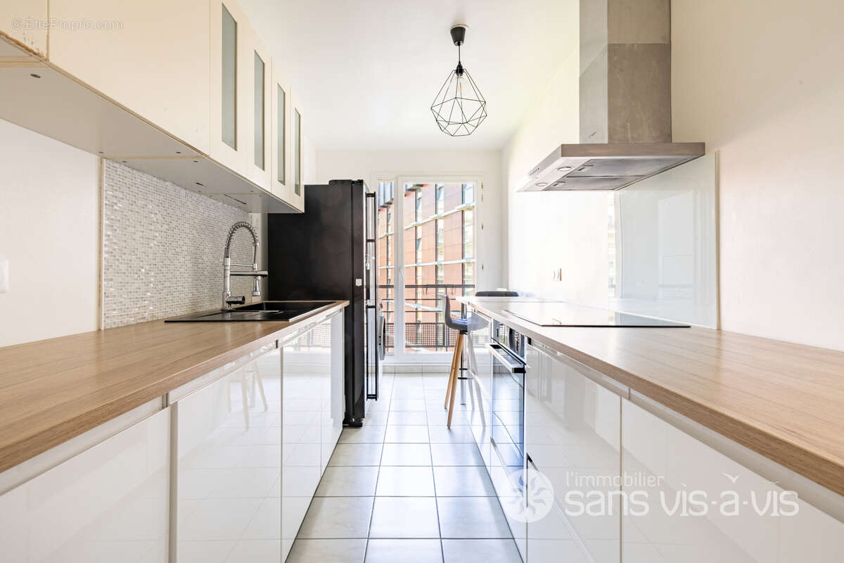 Appartement à COURBEVOIE