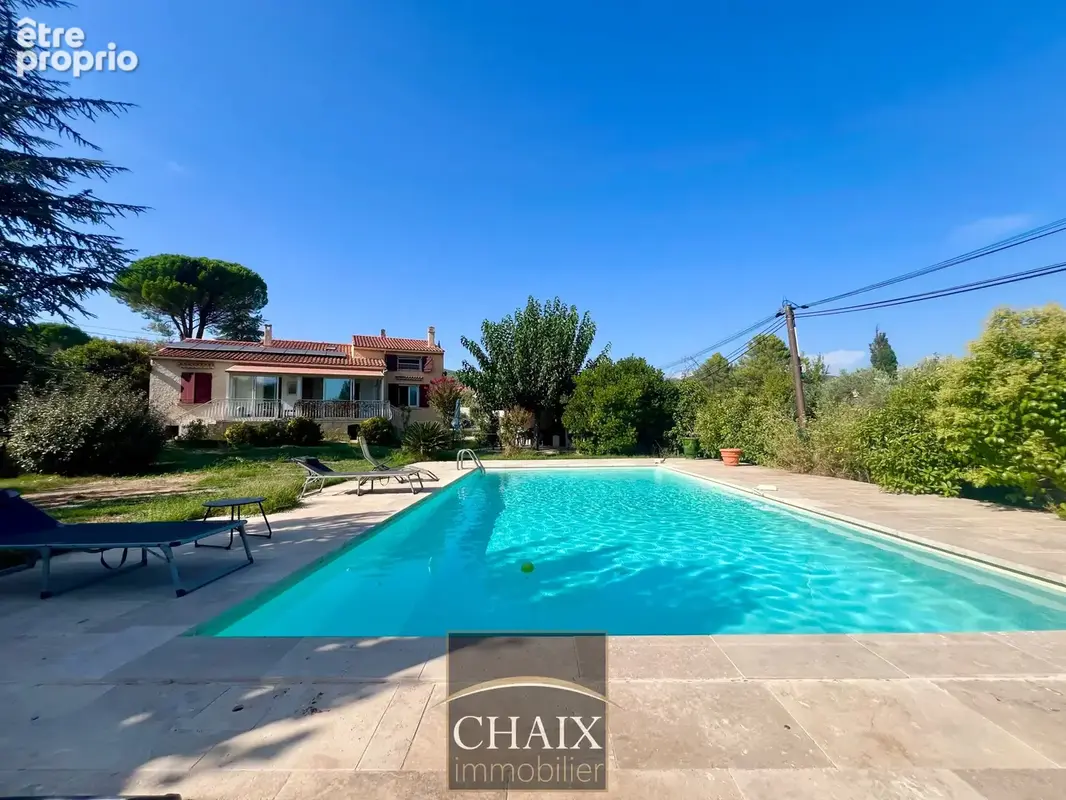 83640 SAINT ZACHARIE - Villa type 6 avce piscine vue collines - photo 19