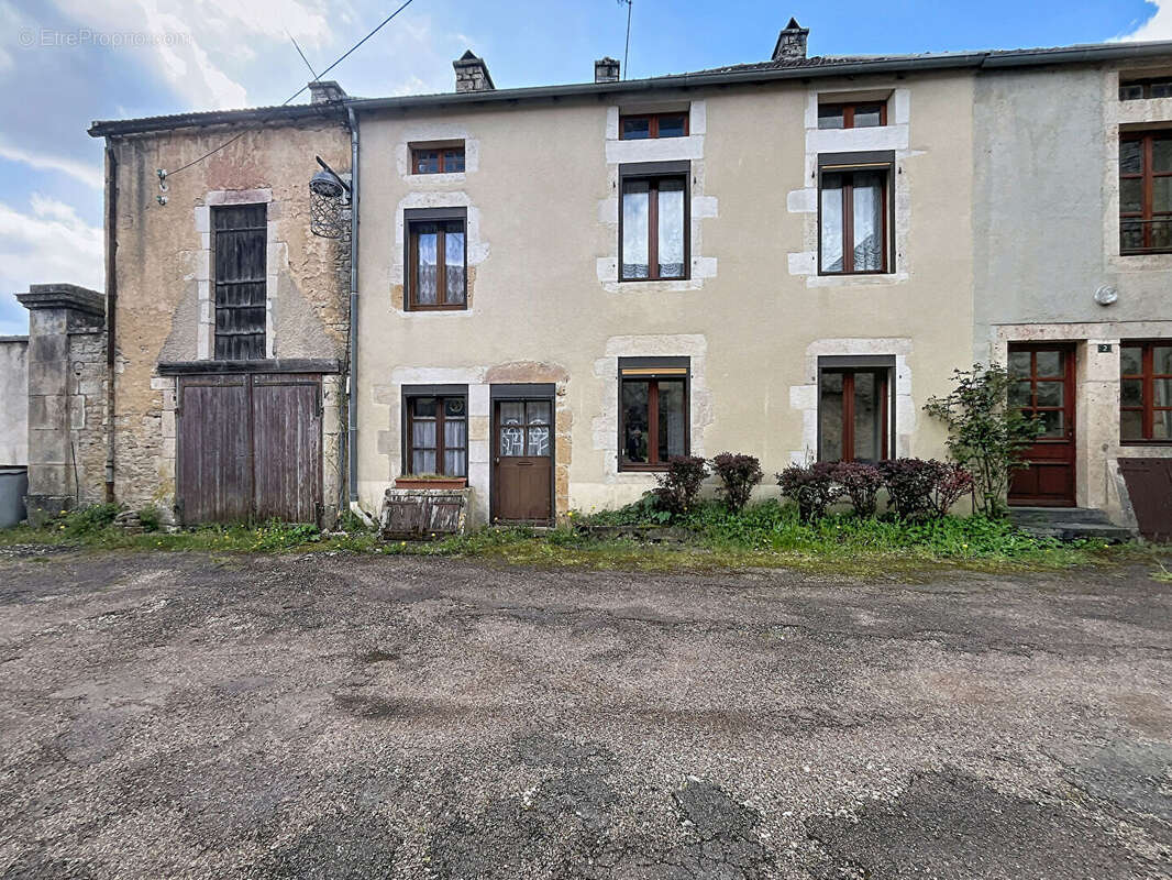 Maison à GRANCEY-LE-CHATEAU-NEUVELLE
