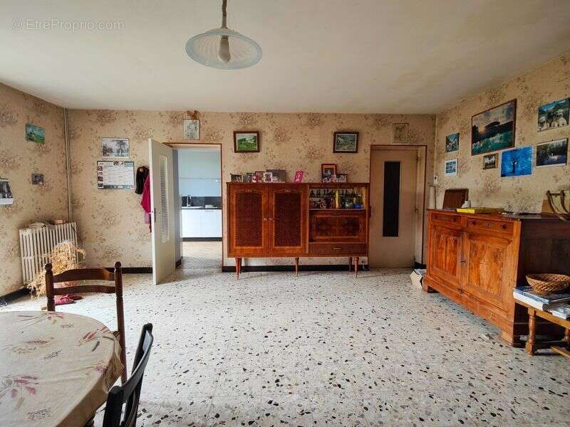 Maison à CHEF-BOUTONNE