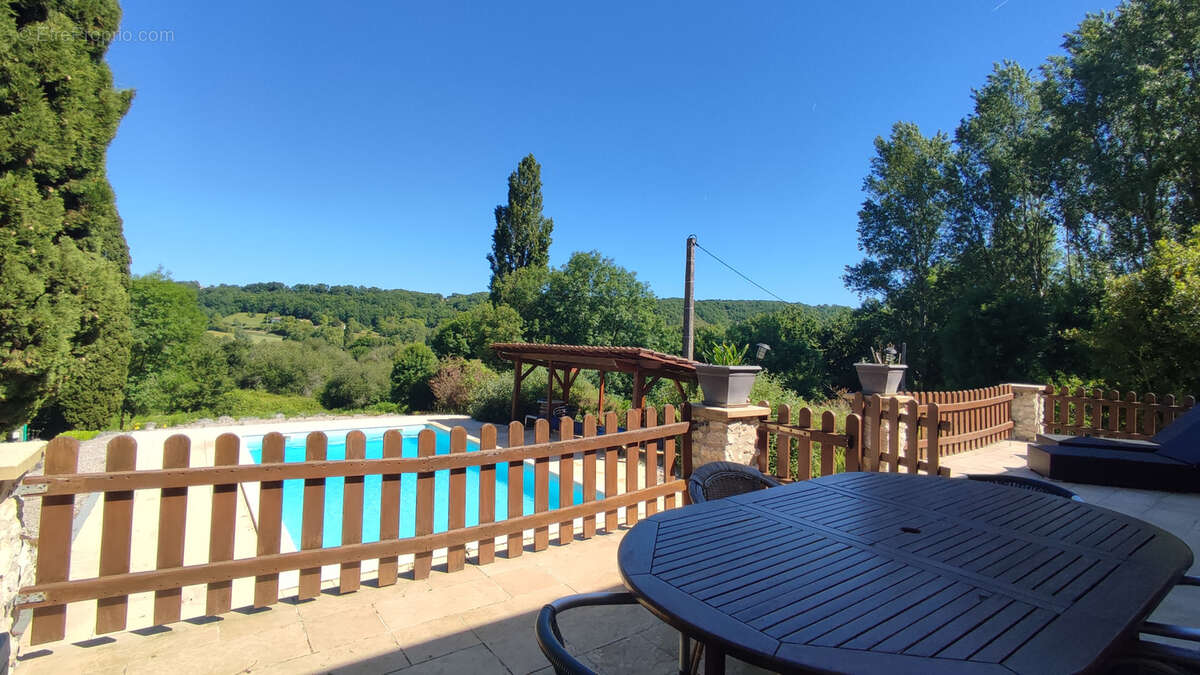Maison à MONTAIGU-DE-QUERCY