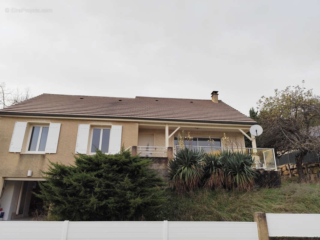 Maison à LISSAC-SUR-COUZE