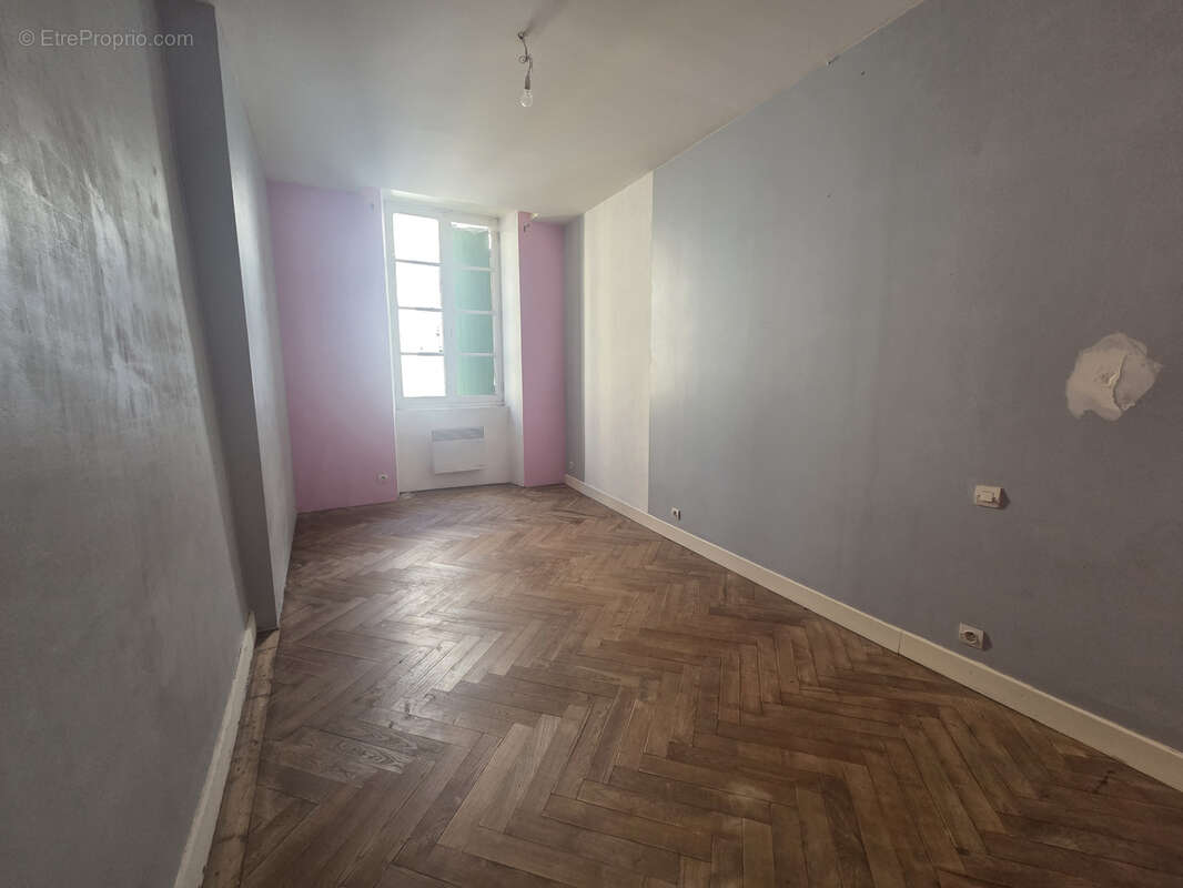 Immeuble de caractère avec fort potentiel au cœur du bourg de Castillonnès - photo 4