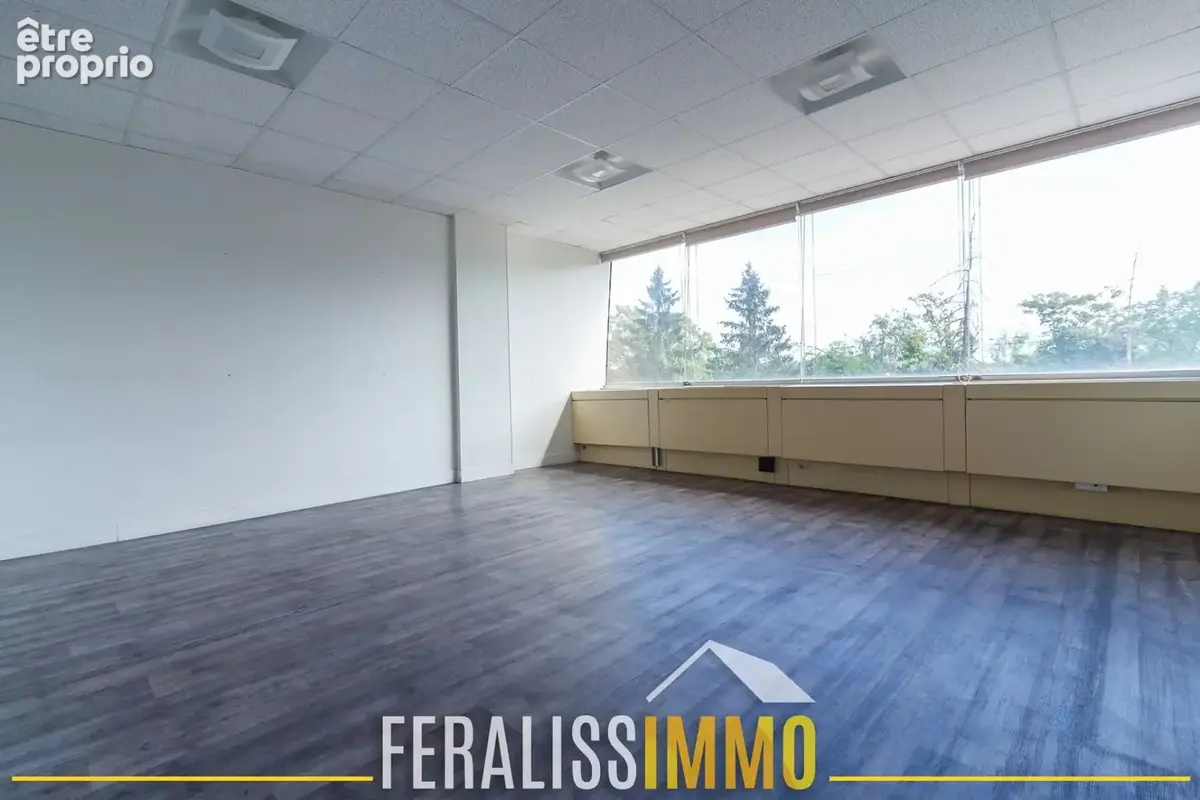 Cergy Préfecture Bureaux 265 m2 rendement élevé ! - photo 3
