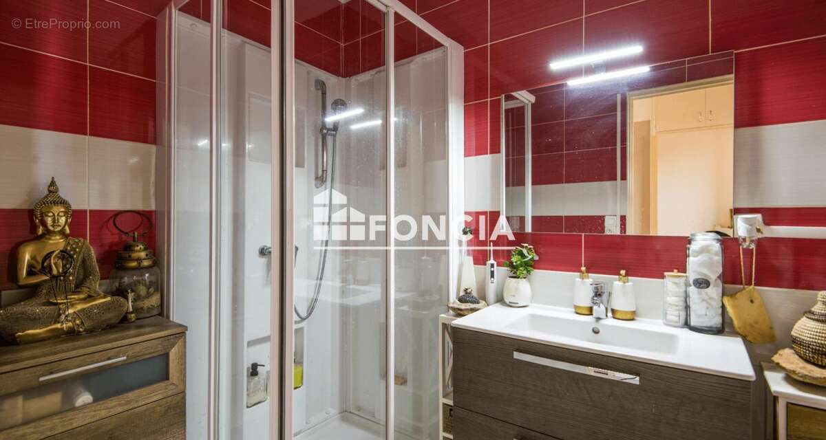 Rodez – T4 de 85 m² au dernier étage avec une vue exceptionnelle avec cave et garage - photo 8