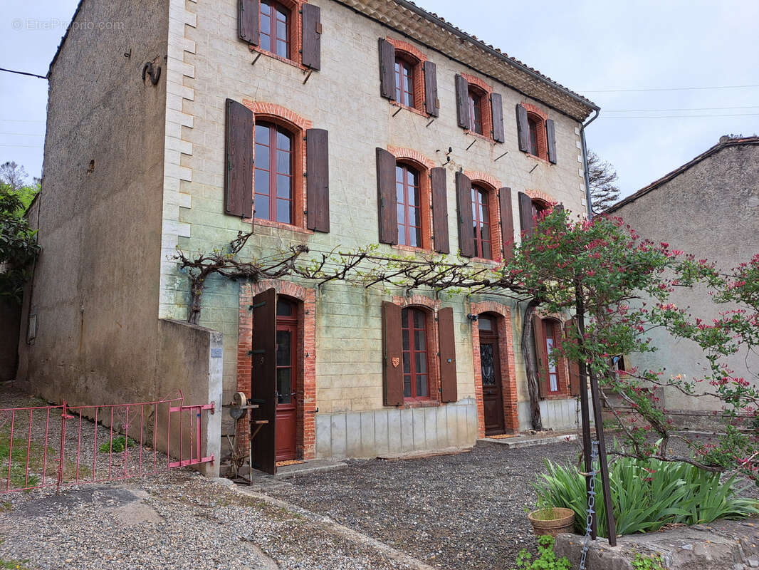 Grande maison familiale avec jardin, garage et dépendances - photo 25