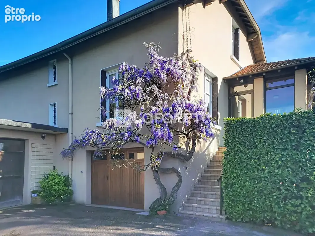 Maison Neuville Sur Saône 7 pièces 137 m2, Élégante maison familiale avec jardin, à deux pas du centre - photo 3
