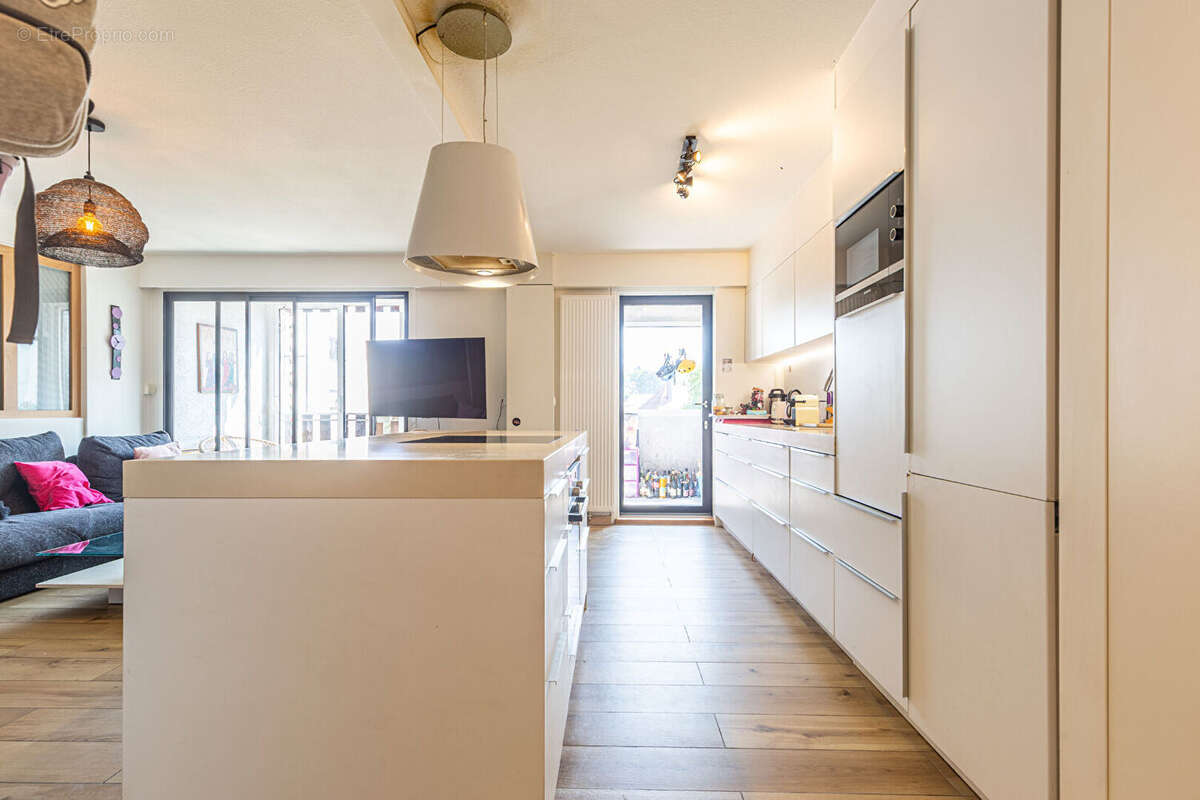 Agence immobiliere laforet - exclusivite - "bonsaï" - annecy - appartement t4 de 73.49m² - balcon/loggia 10m2 - cave - parking d - photo 2