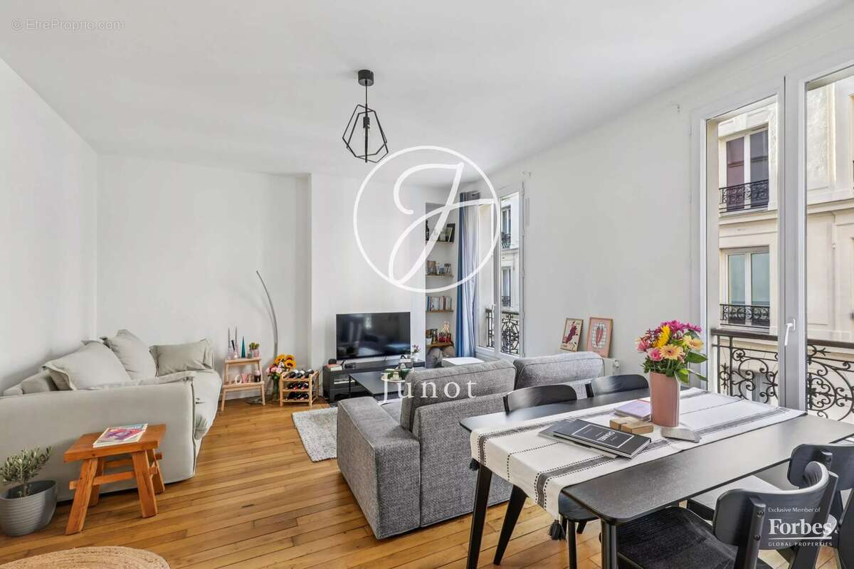 Appartement à PARIS-16E