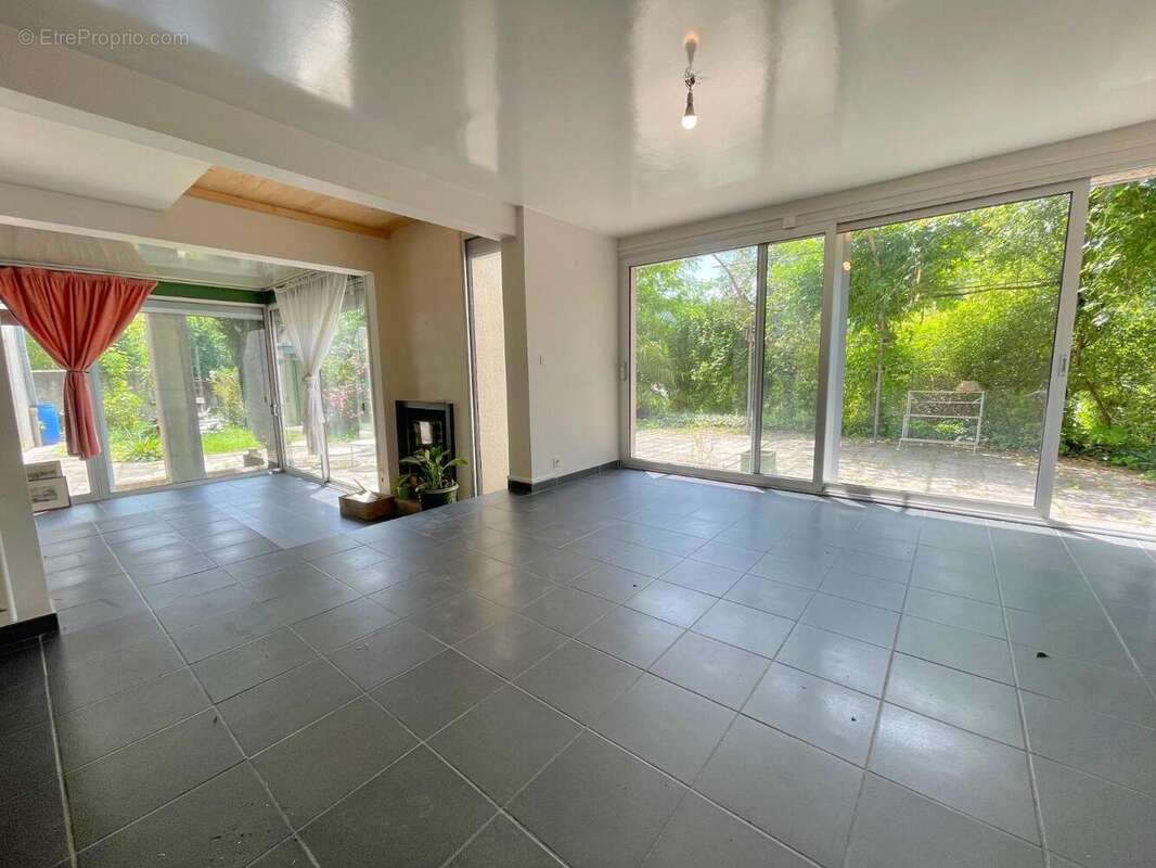   - Maison à VALS-LES-BAINS