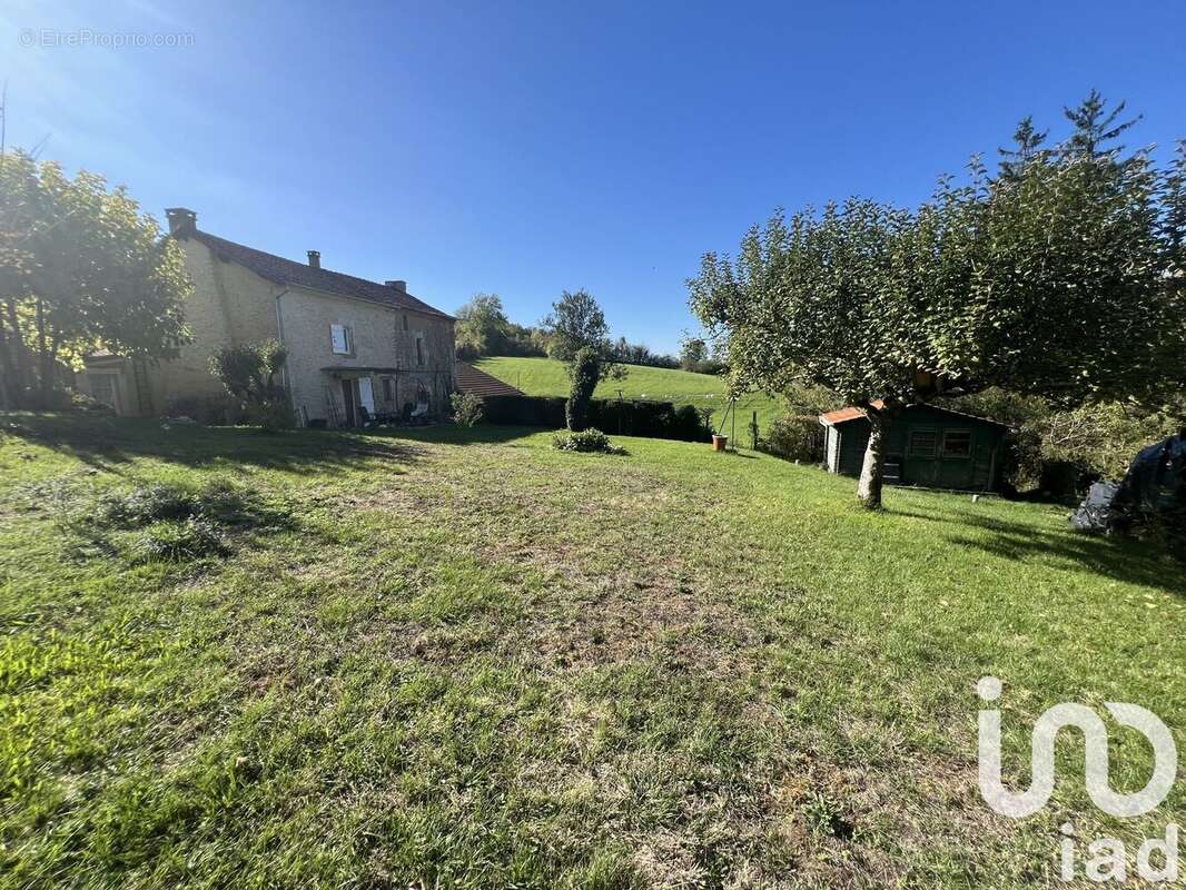 Maison 110 m² à Sainte-Foy-De-Longas  - photo 4