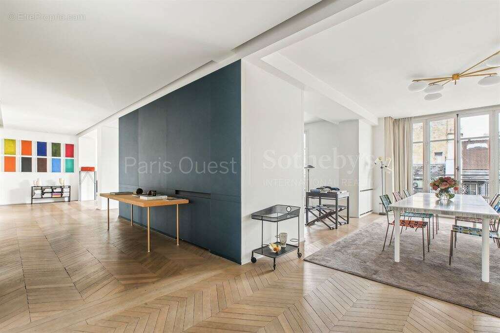 Appartement à PARIS-16E