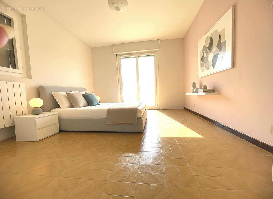 Appartement d'exception t5 terrasse a 50m des plages - photo 4