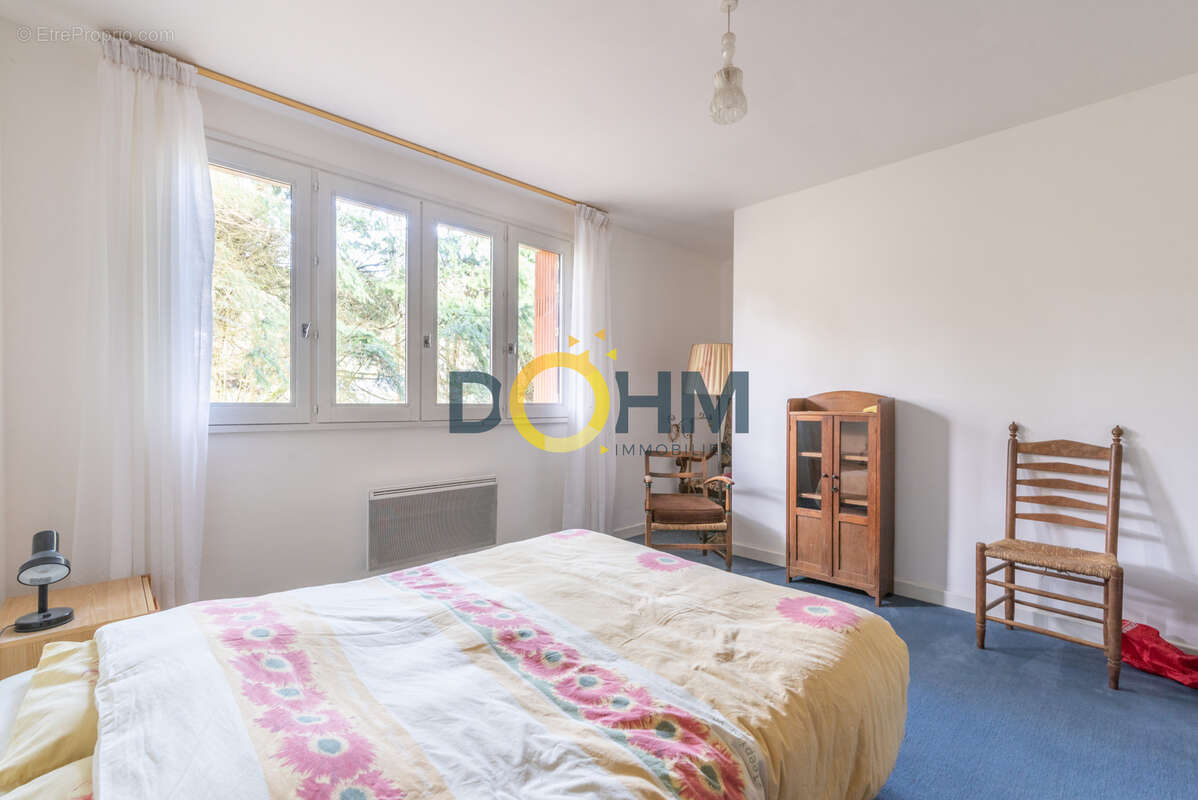A vendre ambert maison renovee avec vue magnifique , calme, 5 chambres - photo 11