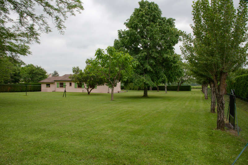10’ CREON – Maison traditionnelle 4 ch. sur parc +3300m² - photo 2