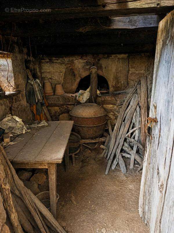 Maison en pierre avec étang et vastes dépendances - photo 18