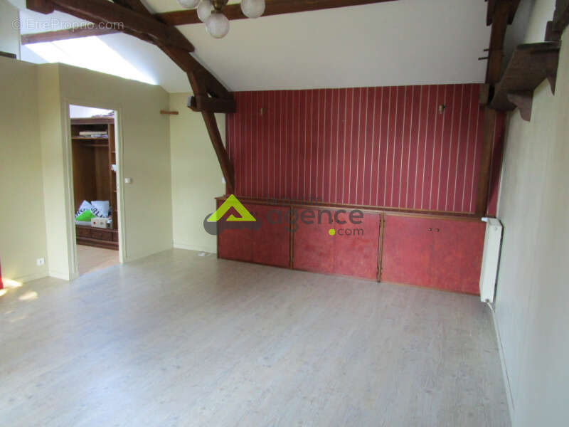 Maison à SAINT-YRIEIX-LA-MONTAGNE