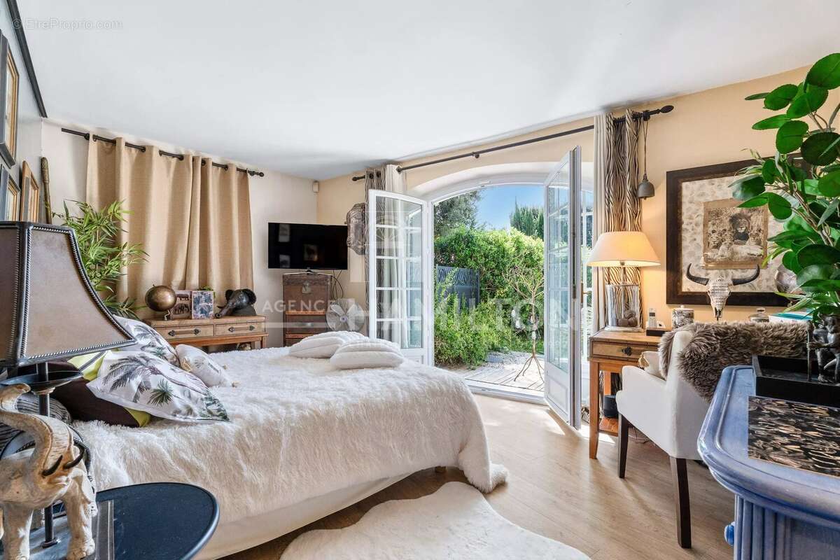 Maison à ROQUEFORT-LES-PINS