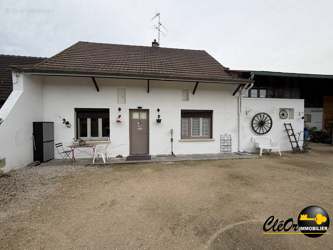 Maison à LONGEPIERRE