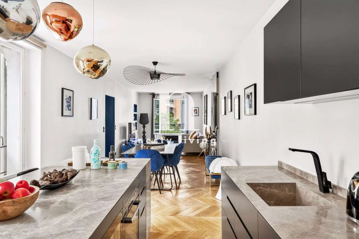 Appartement à PARIS-16E