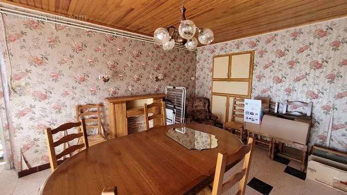 Maison à MIRANDOL-BOURGNOUNAC