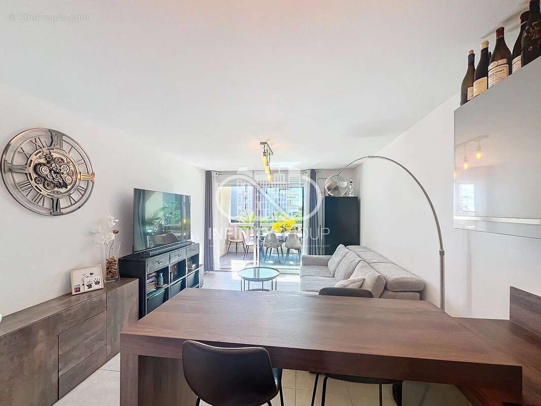 Appartement à VILLENEUVE-LOUBET