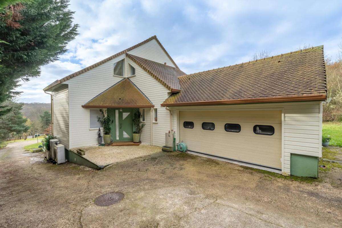 Maison à SAINT-MAURICE-MONTCOURONNE