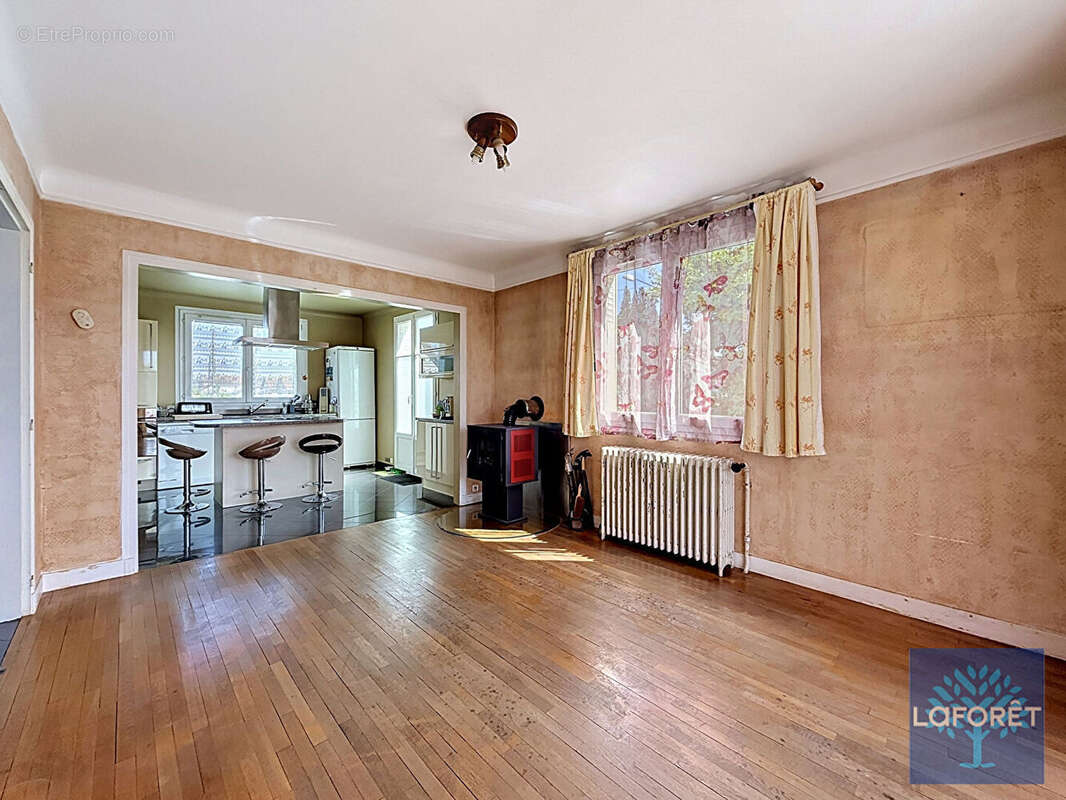Maison à VIGNEUX-SUR-SEINE