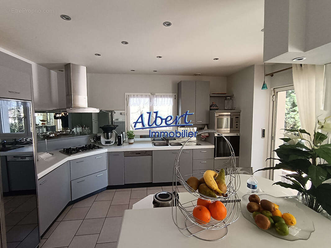 Maison à SAINT-BONNET-DE-MURE