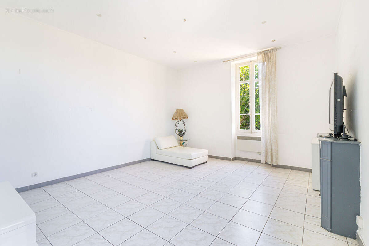 Maison 7 pièces sur 800m2 parcelle 13015 Marseille - photo 13