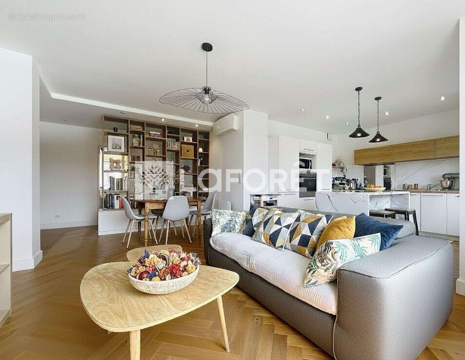 Appartement à PARIS-14E