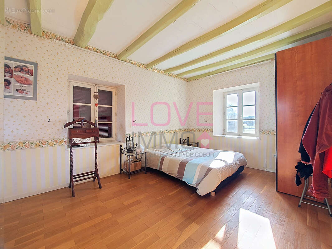 Maison à LA BATIE-MONTGASCON