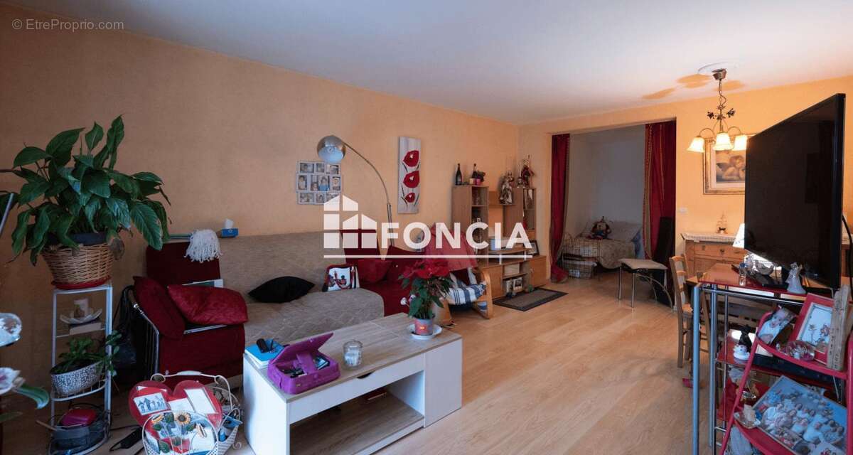 Appartement à GUILHERAND-GRANGES