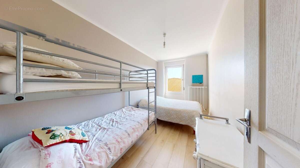 Maison en pierre 4 chambres + dependances + 2.5 ha - photo 21