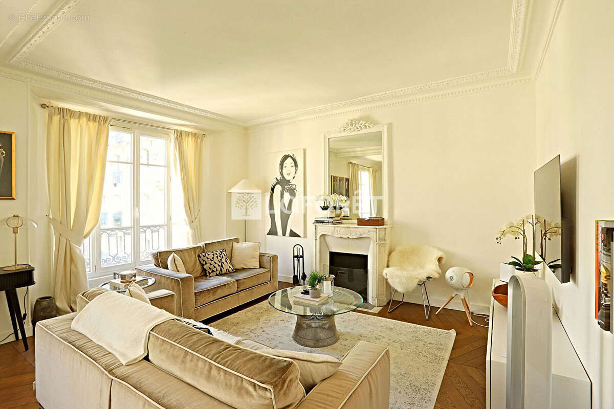 Appartement à PARIS-14E