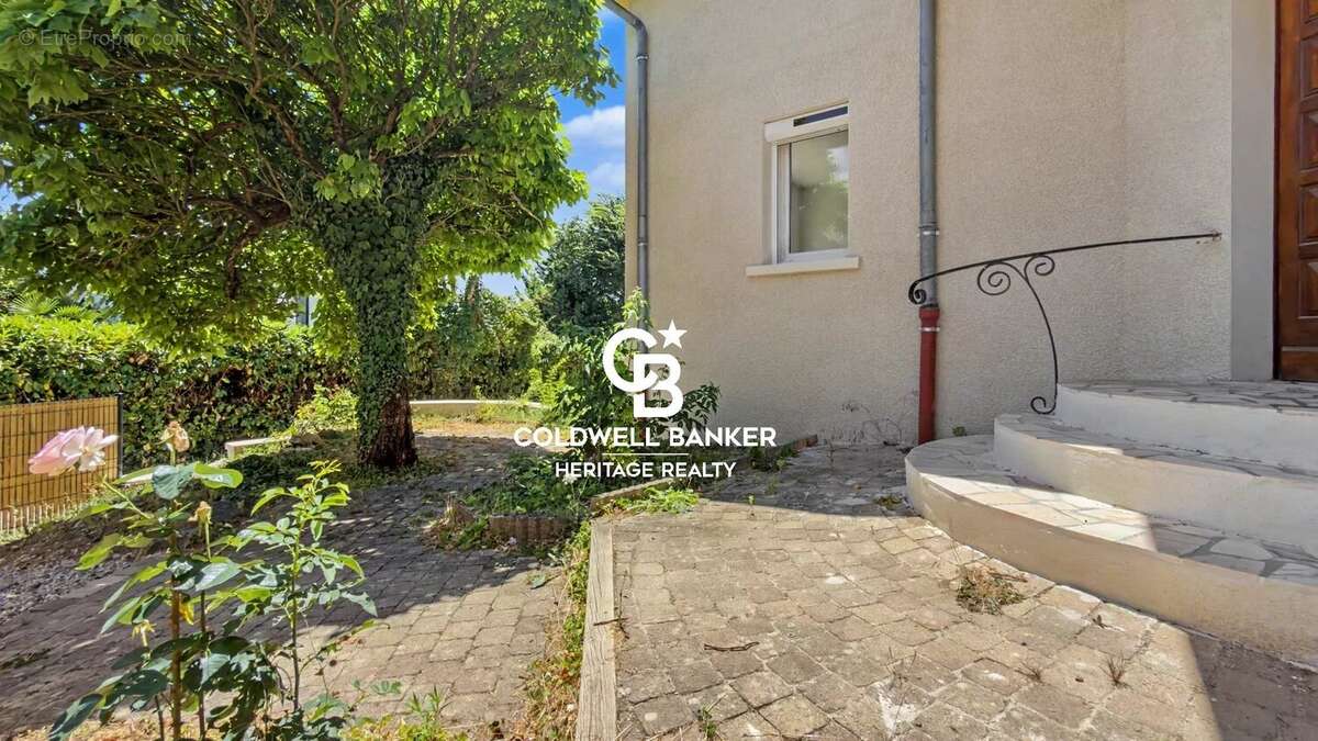 DARDILLY  – Appartement 124 m² entièrement rénové – Vue exceptionnelle sur les Monts du Lyonnais – Jardin et terrasse - photo 12